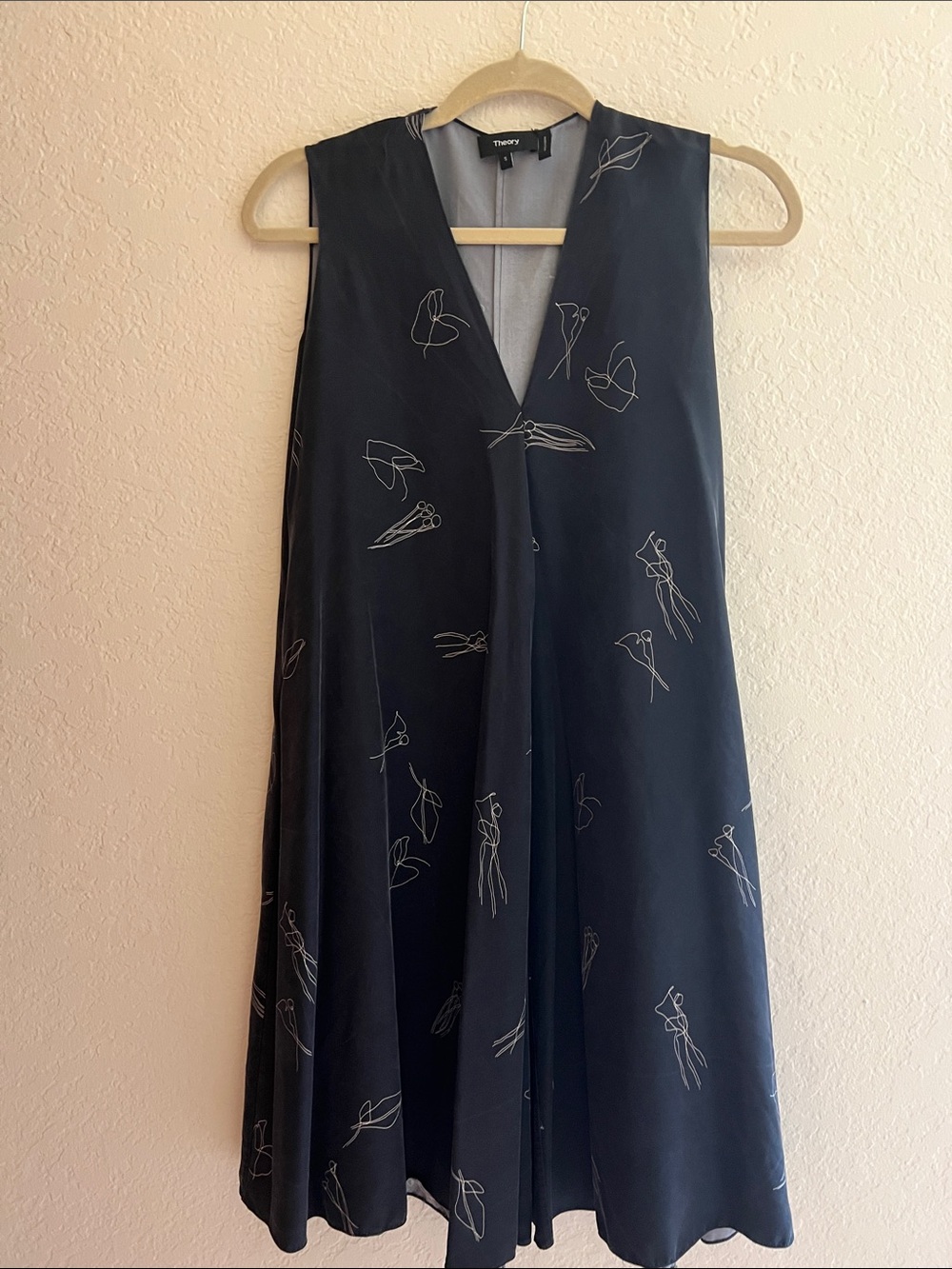 Theory Navy Sleeveless V-Neck Midi Dress with White Sketch Print